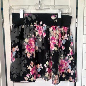 JOE B  FLORAL MINI SKIRT SIZE SMALL